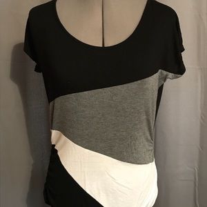 Maurice’s size medium block pullover shirt